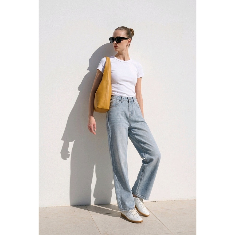 High Waisted Light Wash Straight Leg Jeans Blue Button‎ Size M